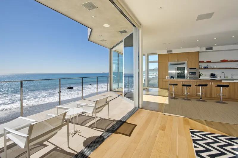 Beach House - Bh3047 1