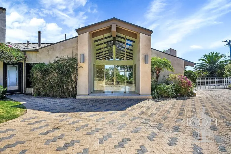 Contemporary - Mid2086 1